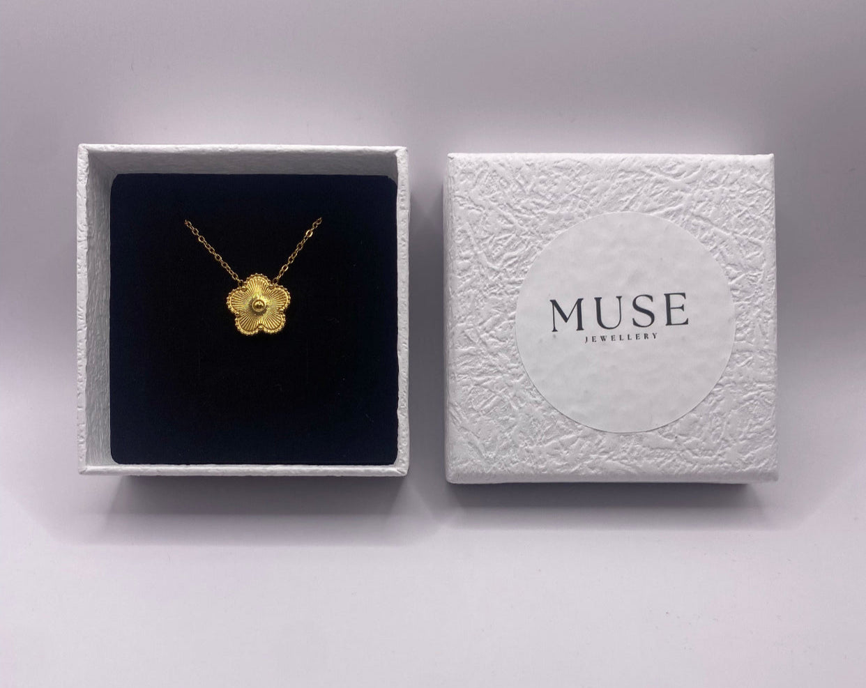 MOTHER OF PEARLS CLOVER NECKLACE - 18K GOLD PLATED